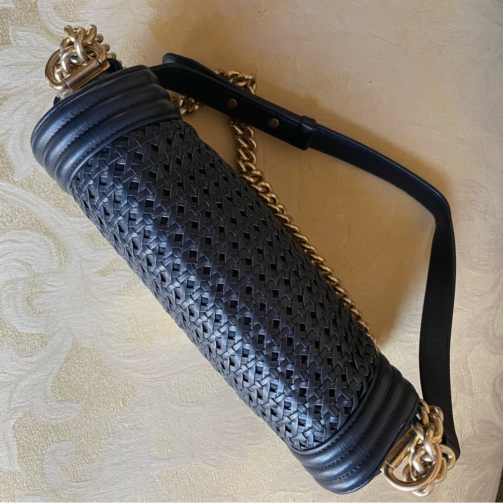CHANEL Navy Woven Crossbody Bag with Gold Chain - Picture 9 of 15